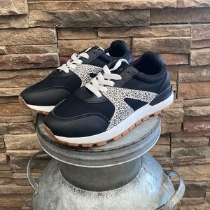 Rachel Zoe Memory Foam Sneakers Size 9